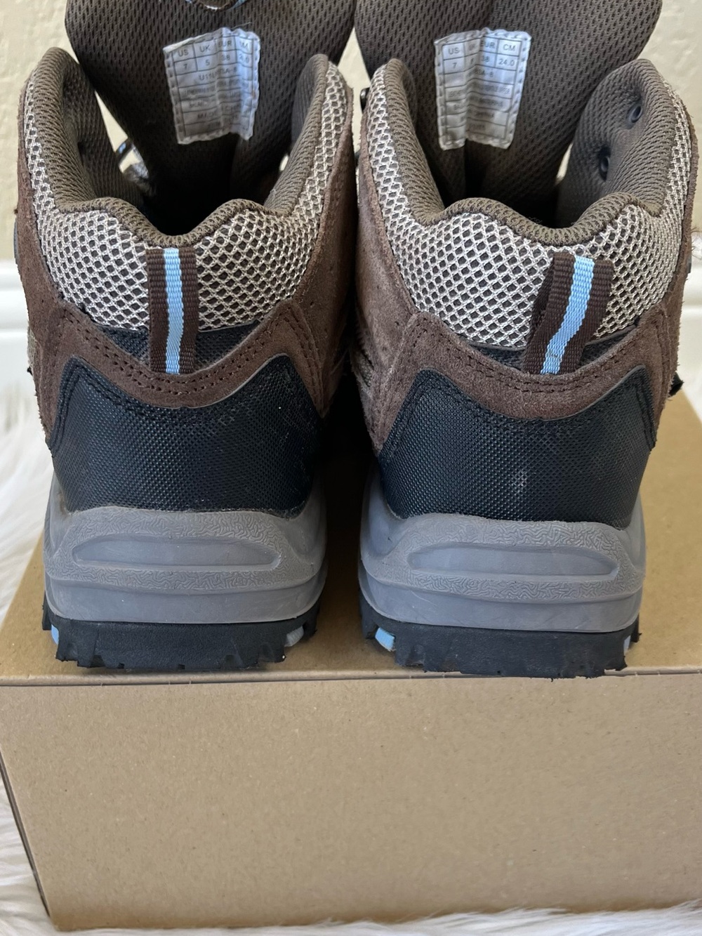 Bearpaw hiking boots, waterproof brown size 7 - Picture 6 of 13
